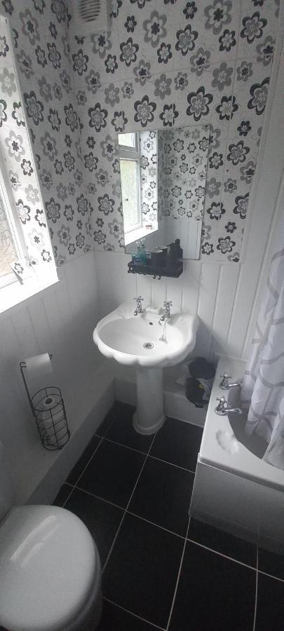 6-Min Walk To New Cross Parking Long Stay Discounts Wolverhampton Buitenkant foto